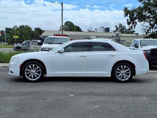 2018 Chrysler 300 Touring