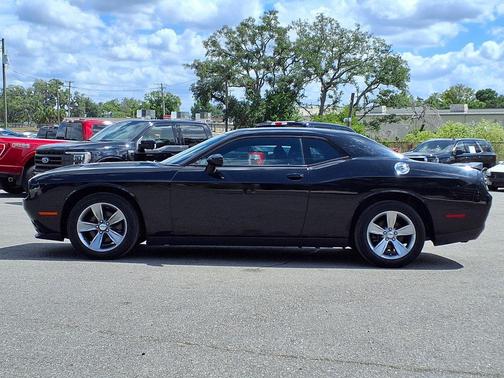 Pitch Black Clearcoat 2020 Dodge Challenger SXT