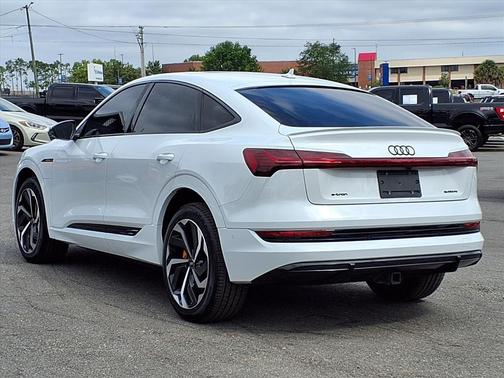 Glacier White Metallic 2022 Audi e-tron Sportback S line Premium Plus