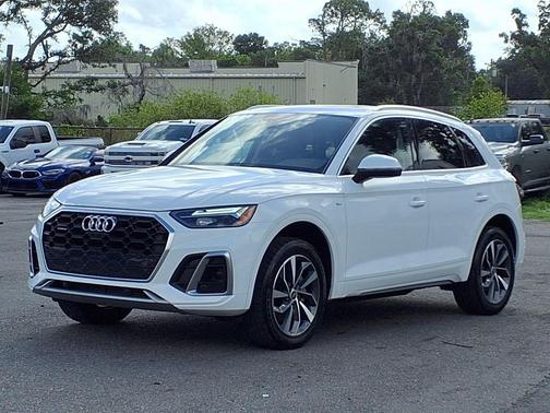 Ibis White 2023 Audi Q5 45 S line Premium Plus