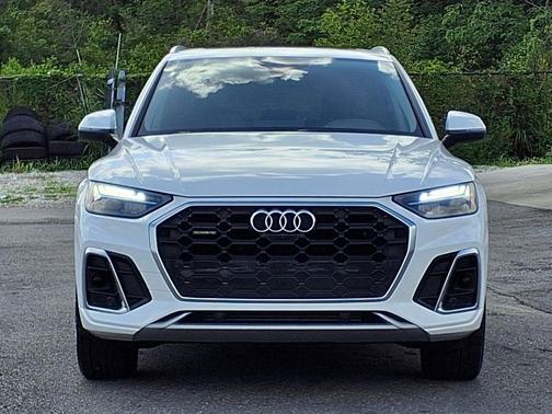 Ibis White 2023 Audi Q5 45 S line Premium Plus
