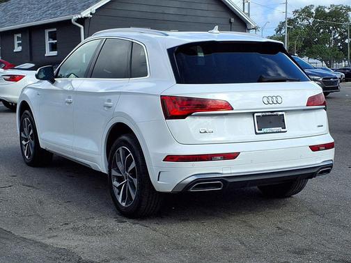 Ibis White 2023 Audi Q5 45 S line Premium Plus