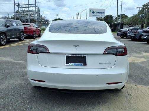 Pearl White Multi-Coat 2022 Tesla Model 3 Long Range