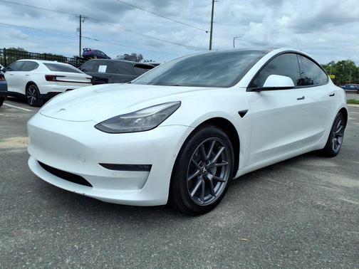 Pearl White Multi-Coat 2022 Tesla Model 3 Long Range