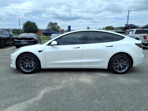 Pearl White Multi-Coat 2022 Tesla Model 3 Long Range