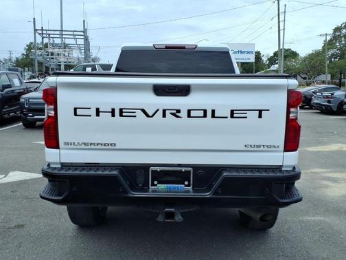 Summit White 2024 Chevrolet Silverado 2500 Custom