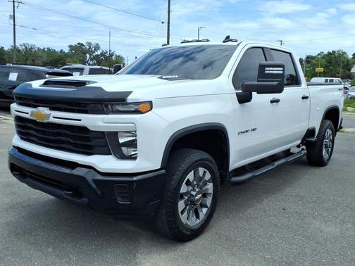 Summit White 2024 Chevrolet Silverado 2500 Custom