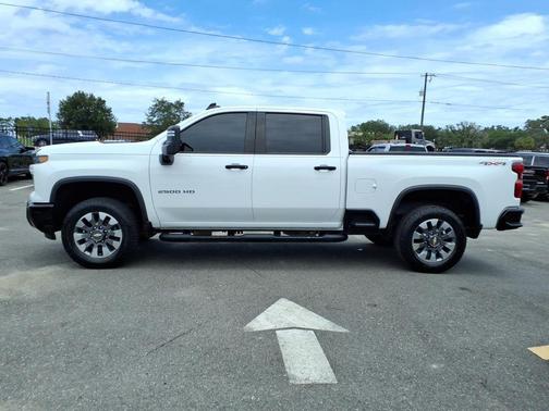 Summit White 2024 Chevrolet Silverado 2500 Custom