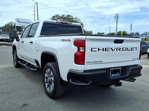 Summit White 2024 Chevrolet Silverado 2500 Custom