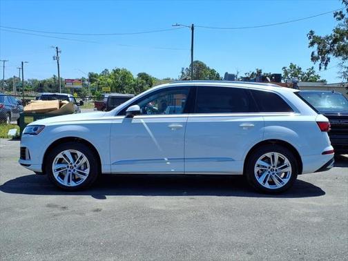 2023 Audi Q7 55 Premium Plus