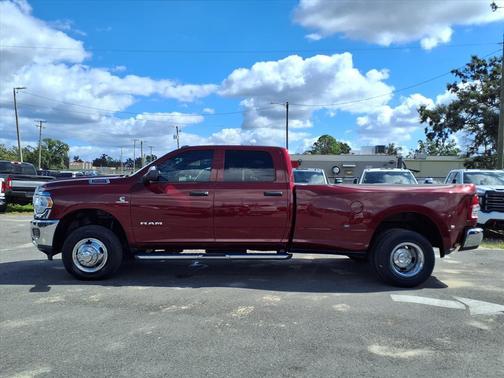 2022 RAM 3500 Tradesman Crew Cab 4x4 8' Box