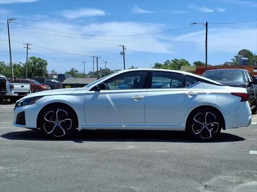 2023 Nissan Altima SR FWD