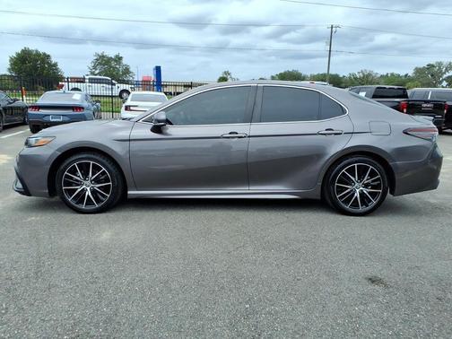 Predawn Gray Mica 2022 Toyota Camry SE