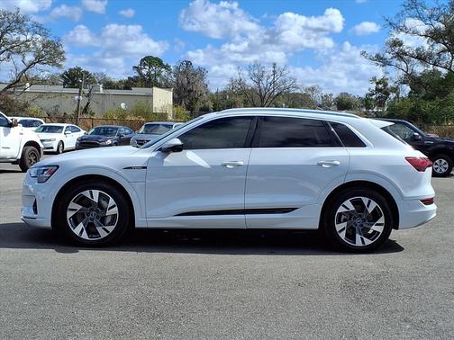 2021 Audi e-tron Premium Plus