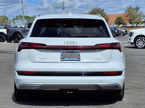 2021 Audi e-tron Premium Plus