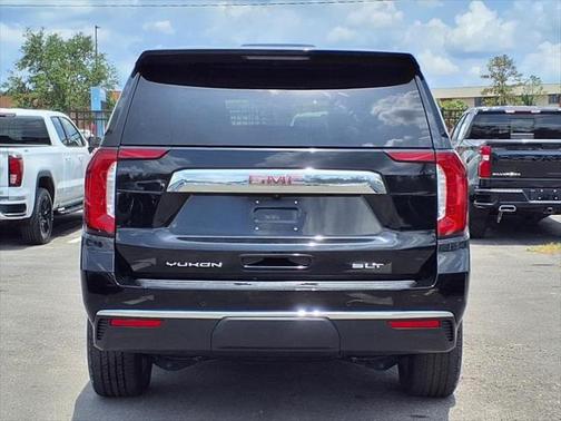 2023 GMC Yukon SLT