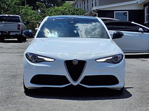 Alfa White 2022 Alfa Romeo Giulia Ti