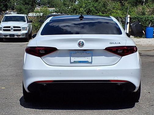 Alfa White 2022 Alfa Romeo Giulia Ti