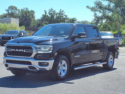 Diamond Black Crystal Pearlcoat 2019 RAM 1500 Big Horn