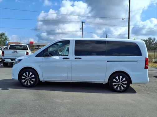 2022 Mercedes-Benz Metris Base