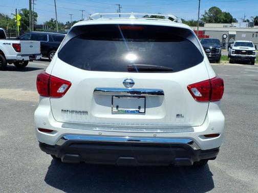 Pearl White Tricoat 2020 Nissan Pathfinder SL 2WD