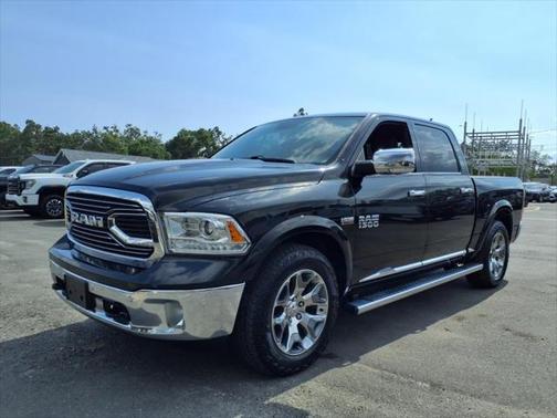 2017 RAM 1500 Limited Crew Cab 4x4 5'7' Box