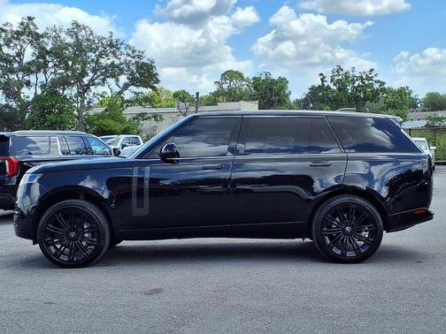Black 2025 Land Rover Range Rover P400 SE 7 Seat
