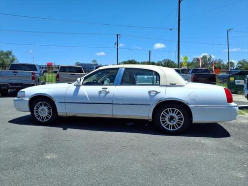 2010 Lincoln Town Car Signature