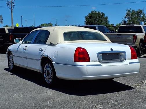 2010 Lincoln Town Car Signature