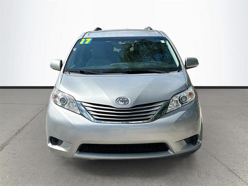 2017 Toyota Sienna LE