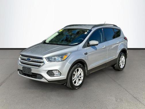 Ingot Silver Metallic 2018 Ford Escape SE