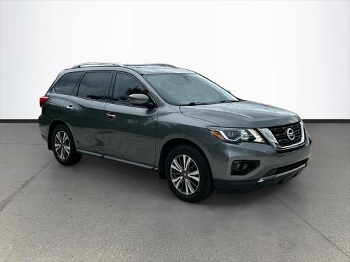 2017 Nissan Pathfinder SL