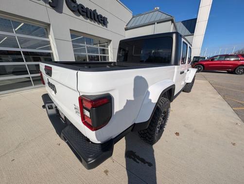 2026 Jeep Gladiator Sport