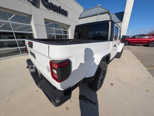 2026 Jeep Gladiator Sport