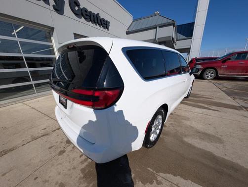 2024 Chrysler Pacifica Touring-L