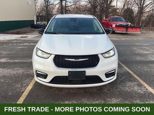 2024 Chrysler Pacifica Touring-L