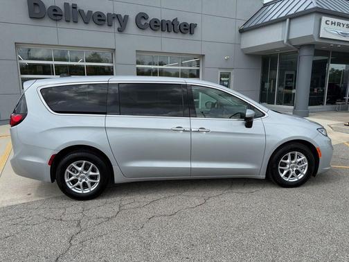 Silver Mist Clearcoat 2023 Chrysler Pacifica Touring-L