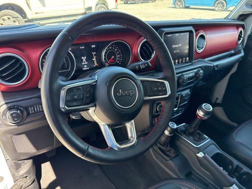 Bright White Clearcoat 2022 Jeep Gladiator Rubicon