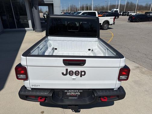 Bright White Clearcoat 2022 Jeep Gladiator Rubicon