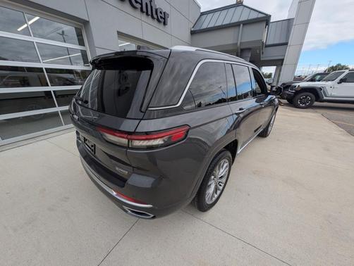 2022 Jeep Grand Cherokee Summit