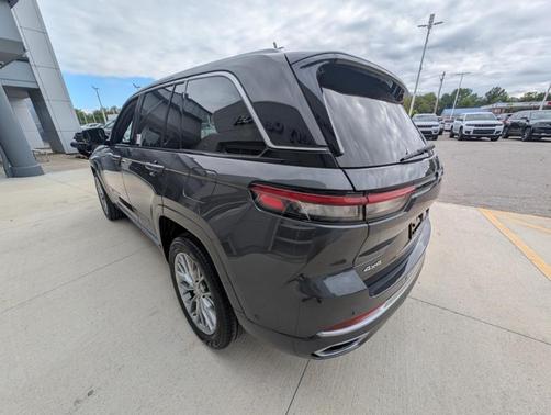 2022 Jeep Grand Cherokee Summit