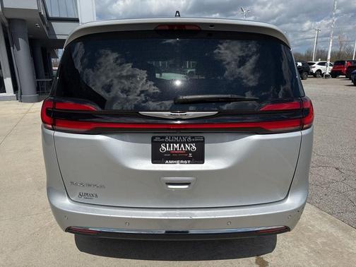 Silver Mist Clearcoat 2024 Chrysler Pacifica Touring-L
