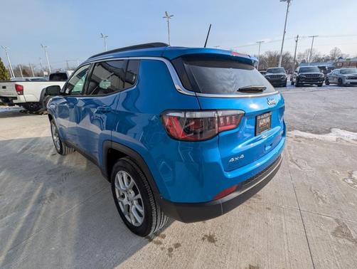 2024 Jeep Compass Latitude Lux