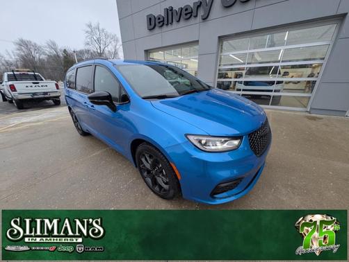 2026 Chrysler Pacifica Select