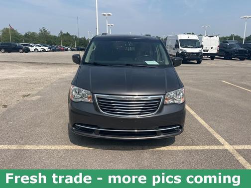 2016 Chrysler Town & Country Touring