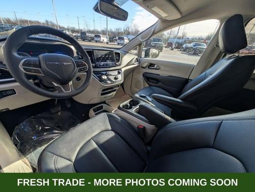 2024 Chrysler Pacifica Touring-L