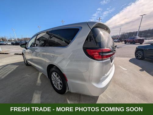 2024 Chrysler Pacifica Touring-L