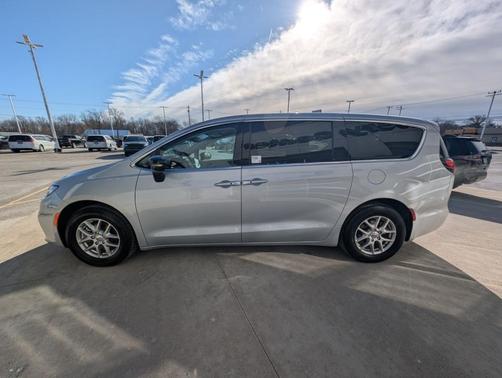 2024 Chrysler Pacifica Touring-L