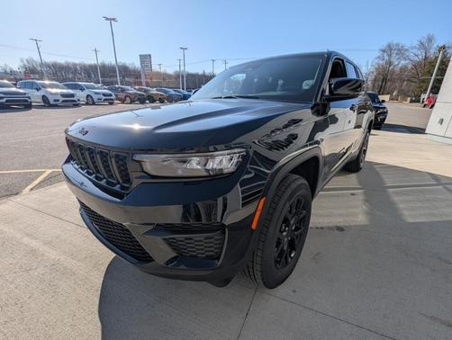 2025 Jeep Grand Cherokee Laredo