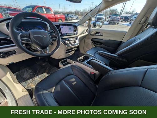 2024 Chrysler Pacifica Touring-L